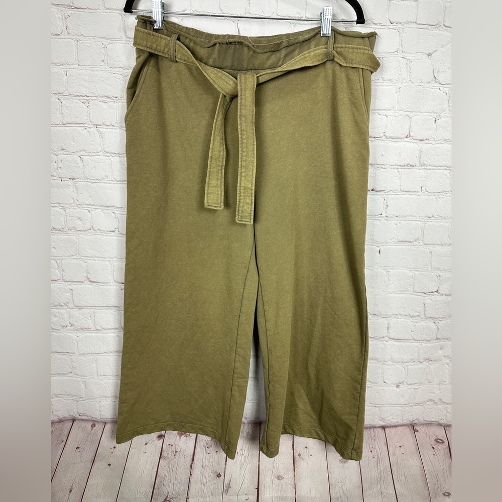 Hem & Thread Wide Leg Pull On belted cropped knit pants, sz M casual beachy